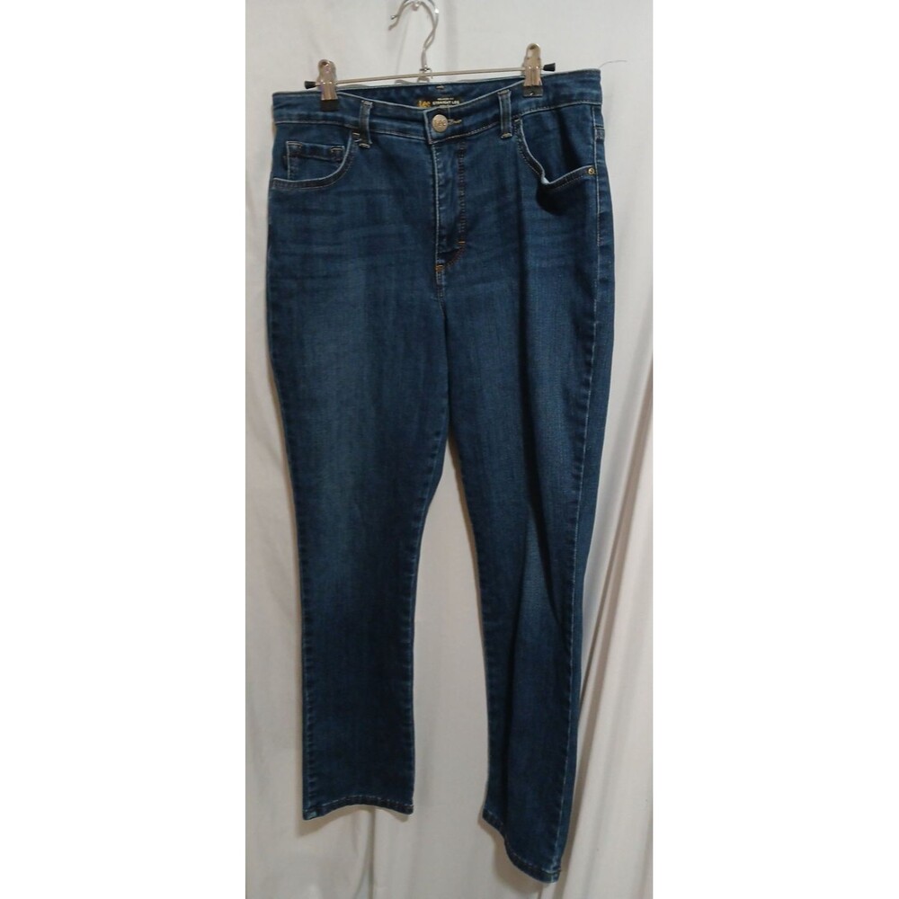 Lee Jeans Women Size Relaxed Straight  Hi Rise  size 6 measures 28x29
